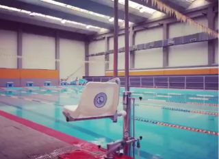 silla elevador en piscina